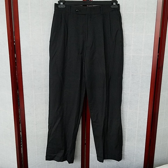 Jones New York men's 2-piece gray pinstripe suit - Picture 5 of 8